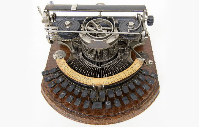 Hammond schrijfmachine in bezit geweest van Johanna Naber uit de collectie IAV Atria 127