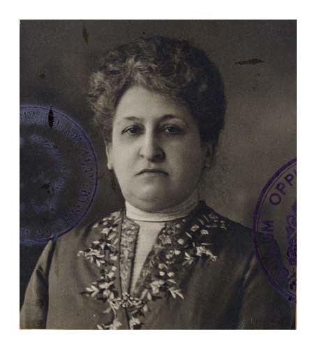 portret aletta jacobs op reisvisum dat werd opgesteld op 6 mei 1915