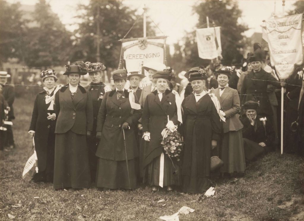 hoofdbestuur van de Vereeniging voor Vrouwenkiesrecht 1916, collectie Atria (100014680)