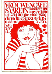 rood-witte sticker met vrouw die op haar handen leunt en sigaret vasthoudt met daarboven de openingstijden van cafe saarein