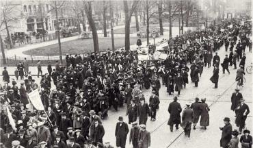demonstration for women's right to vote in the netherlands 1916